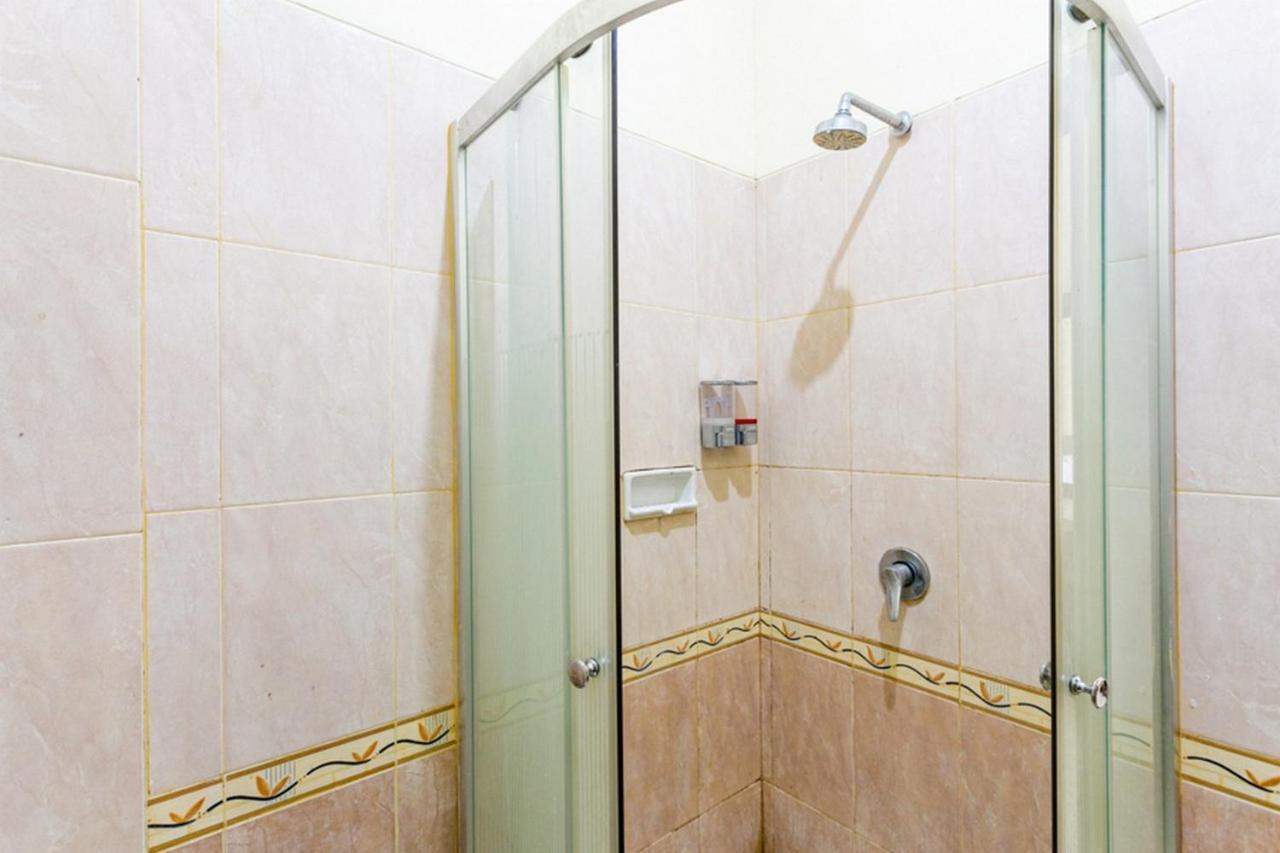 Reddoorz Plus Near Alun Alun Karanganyar Solo Exteriör bild