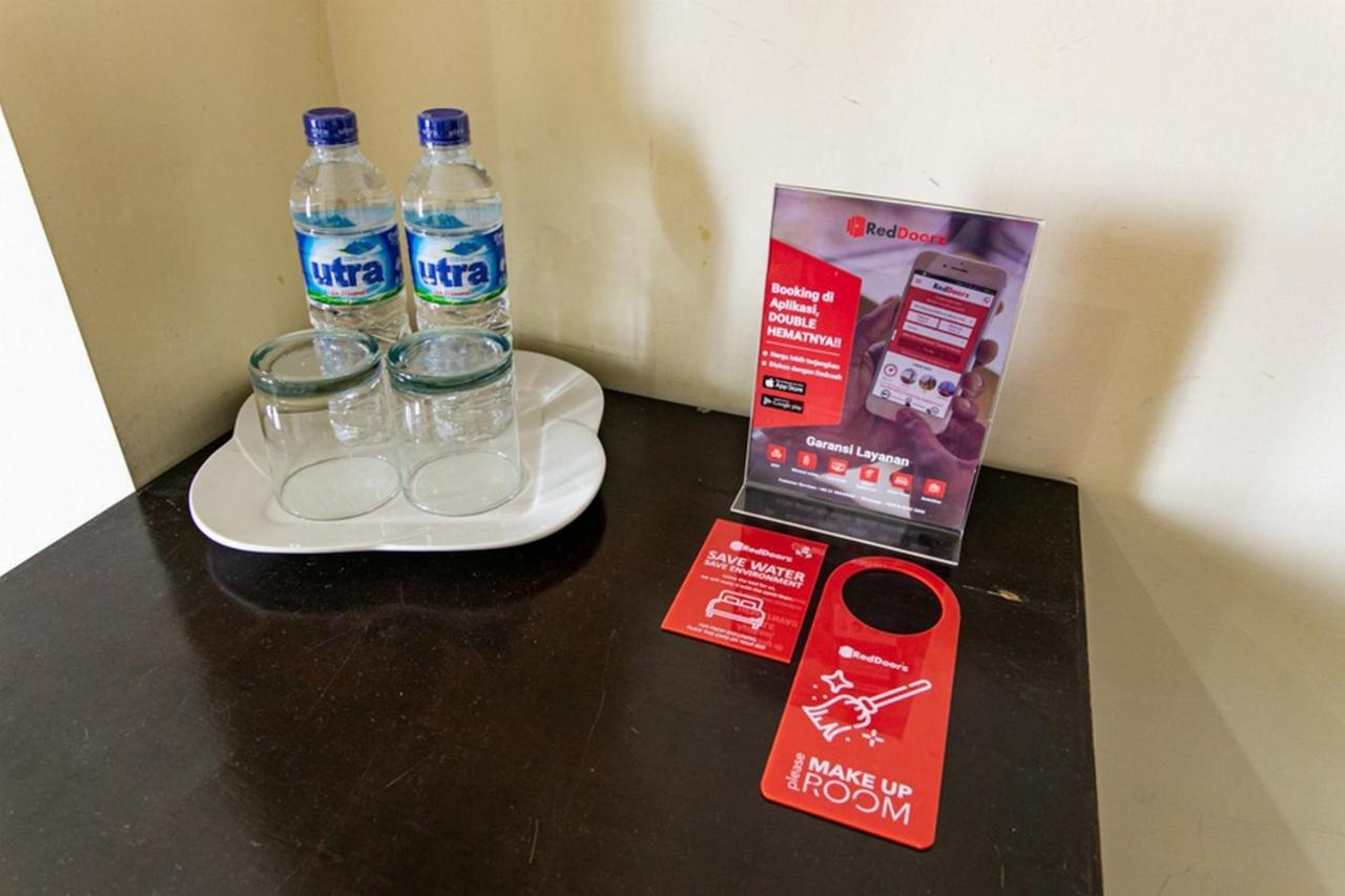 Reddoorz Plus Near Alun Alun Karanganyar Solo Exteriör bild