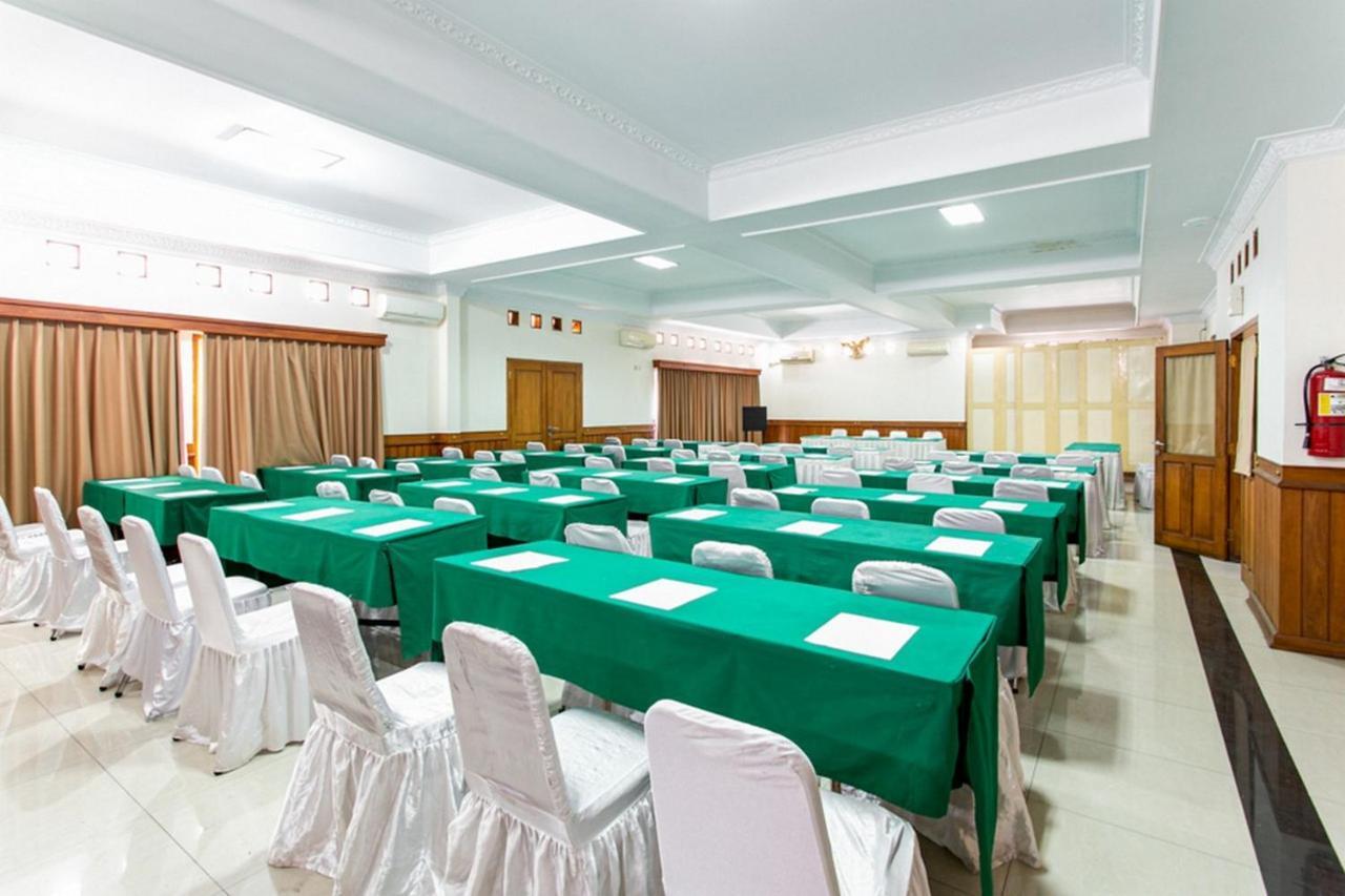 Reddoorz Plus Near Alun Alun Karanganyar Solo Exteriör bild